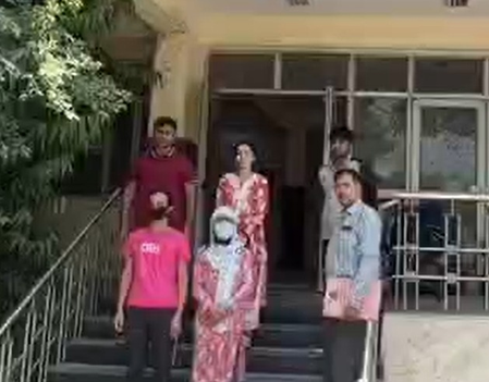 New Delhi: ट्रांसजेंडर का भेष बनाकर दिल्ली में रह रहे बांग्लादेशी गिरफ्तार, ग्राहकों को लुभाते थे, मिर्च स्प्रे का भी करते थे इस्तेमाल