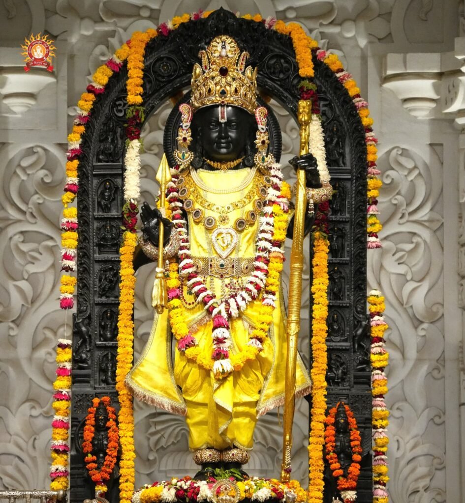 Ram Mandir: रामलला के दर्शन को अयोध्या में उमड़ी भीड़