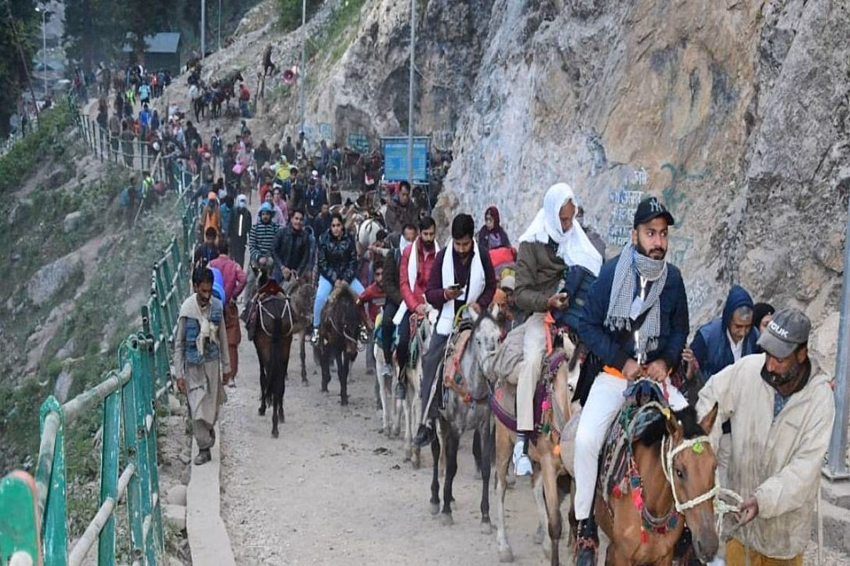 Amarnath Yatra: खराब मौसम के चलते अमरनाथ यात्रा अस्थाई रुकी