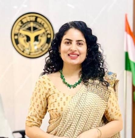 माँ ने बेटी अफ़सर पर दर्ज कराया मुकदमा