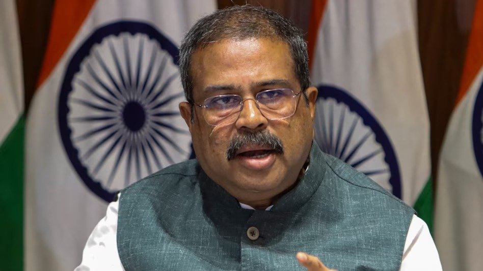 धर्मेंद्र प्रधान ने दिया इस्तीफा,