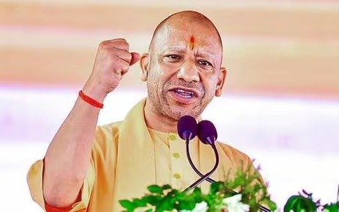 गाजीपुर में गरजे योगी, बोले- माफिया को मिट्टी में मिला दिया, अब गलत तरीके से हथियारों के लाइसेंस बनवाने वालों की बारी