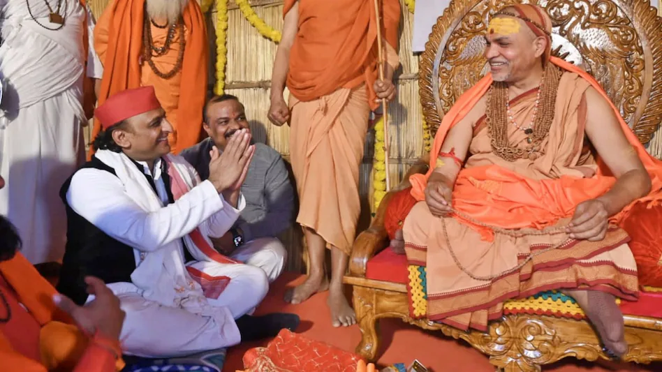 लखनऊ में अखिलेश और शंकराचार्य की मुलाकात, 'सीएम बदलेगा' वाले बयान से तेज हुई चुनावी हलचल