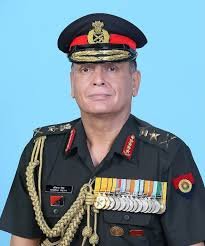 संस्कार और शौर्य की मिसाल गार्ड ऑफ ऑनर के बाद नए आर्मी चीफ जनरल धीरज सेठ ने पहले किया सैल्यूट, फिर छुए पिता के पैर