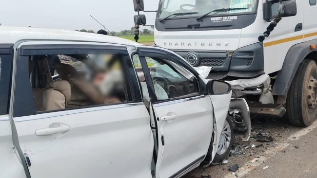 जूनागढ़ हादसा: ट्रक से टकराई कार, 4 की मौत