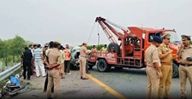 उन्नाव एक्सप्रेस-वे हादसे में परिवार के 5 की मौत