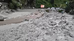 Uttarakhand News: उत्तराखंड में भारी बारिश, सड़कें बंद