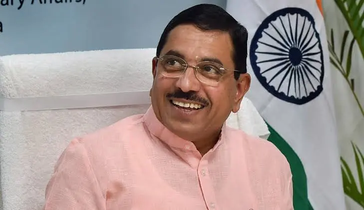 Dharmendra Pradhan: प्रह्लाद जोशी को मिला शिक्षा मंत्रालय?