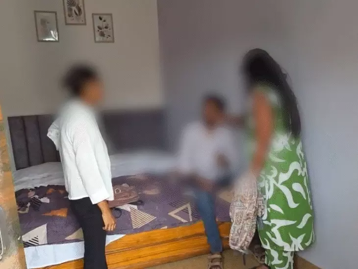 Rewa Hotel Viral Video: