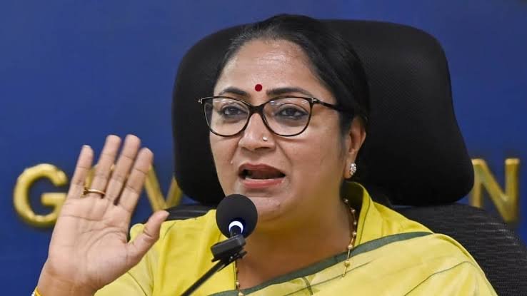 ₹2500 पर लगा बड़ा फिल्टर ! रेखा गुप्ता सरकार ने बदले नियम, अब सिर्फ इन महिलाओं को मिलेगा हर महीने फायदा