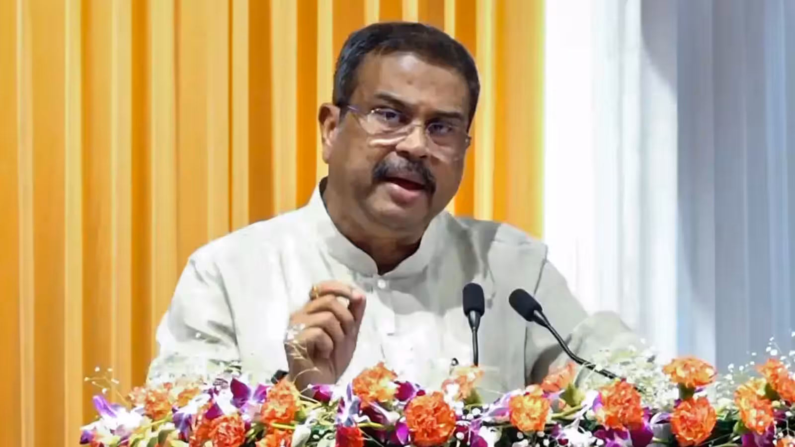 CAA से किसान आंदोलन तक... 12 साल में पहली बार झुकी मोदी सरकार, धर्मेंद्र प्रधान का इस्तीफा!