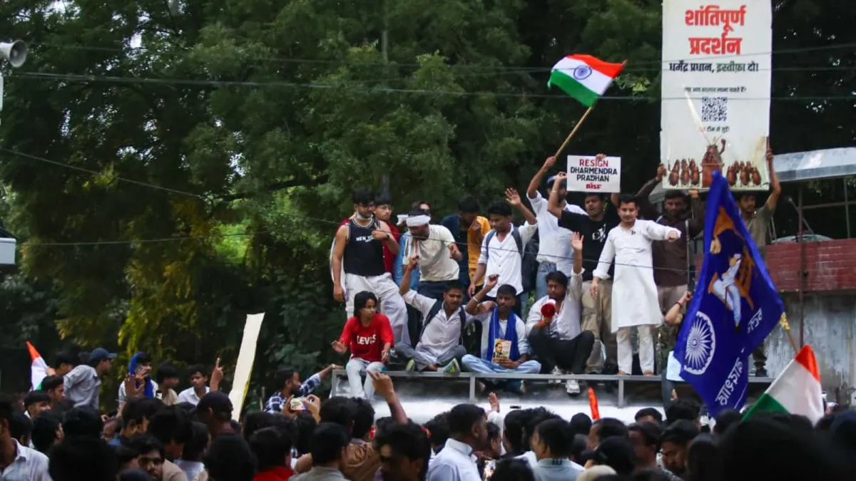 संसद मार्च से पहले दिल्ली में हाई वोल्टेज ड्रामा:अभिजीत दीपके ने तोड़ा अनशन, वांगचुक ने मांगा डिस्चार्ज, सरकार से वार्ता तेज