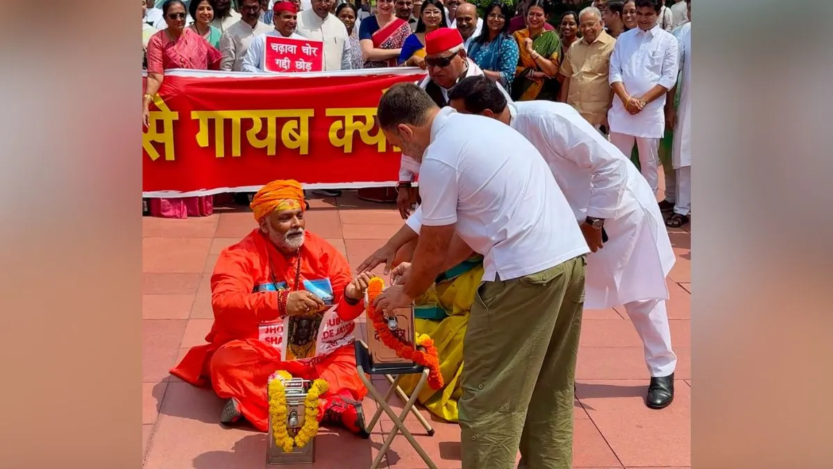 संसद के बाहर साधु बने पप्पू यादव