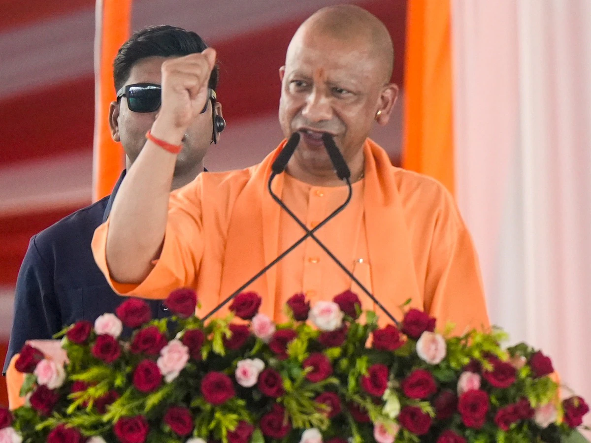 Yogi: योगी का गाज़ियाबाद में सपा पर तीखा हमला