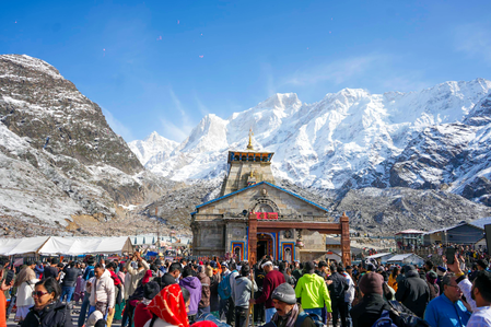 Dehradun: चारधाम यात्रा पर बारिश का कोई असर नहीं, 14 लाख श्रद्धालु पहुंचे केदारनाथ, बद्रीनाथ में हर दिन आ रहे 6000