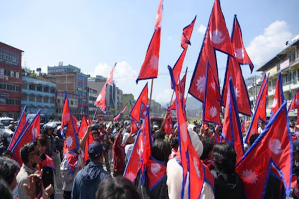 Kathmandu: नेपाल में फिर आंदोलन की राह पर Gen Z, इस बार MBBS पेपर लीक होने पर भड़का आक्रोश