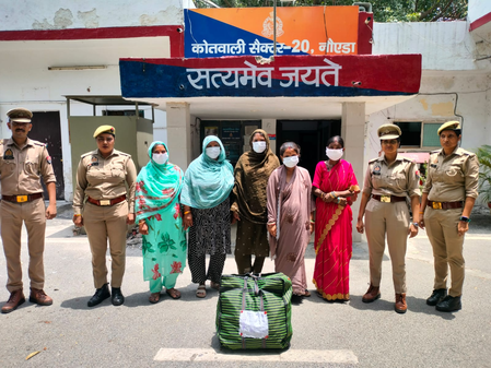 Noida: नशे के धंधे में शामिल 5 महिलाएं गिरफ्तार, लूट और चोरी जैसे अपराधों में भी रही हैं लिप्त