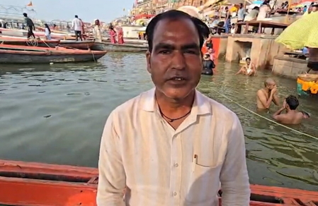 Varanasi: गंगा के बढ़ते जलस्तर ने बढ़ाई नाविकों की चिंता, रोजी-रोटी पर असर