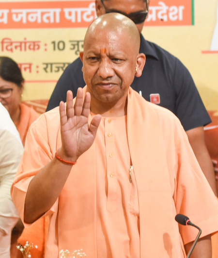 Lucknow: योगी सरकार में समस्याओं का त्वरित समाधान, कर्मचारियों को 89.41 लाख रुपए के जीपीएफ का भुगतान