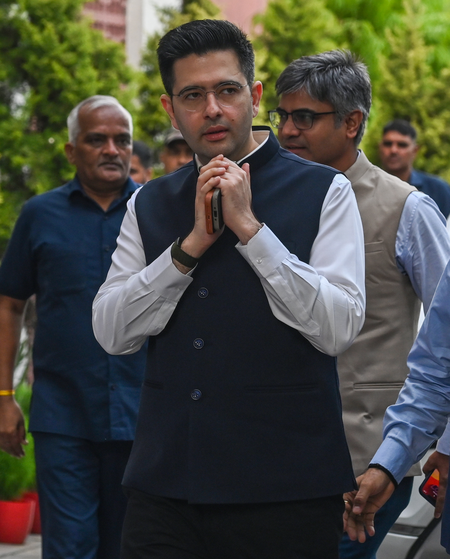 New Delhi: राघव चड्ढा को दिल्ली हाईकोर्ट से आंशिक राहत, सोशल मीडिया से पांच आपत्तिजनक पोस्ट हटाने का आदेश