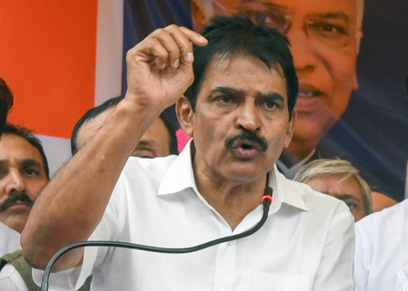 New Delhi: सोनम वांगचुक को लेकर कांग्रेस का हमला, वेणुगोपाल बोले-धर्मेंद्र प्रधान के बजाय उन्हें हटा दिया