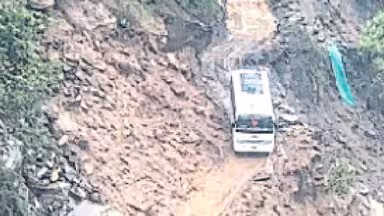Uttarkashi: बारिश में बह गया यमुनोत्री हाईवे, फंसे हुए हैं सैकड़ों यात्री