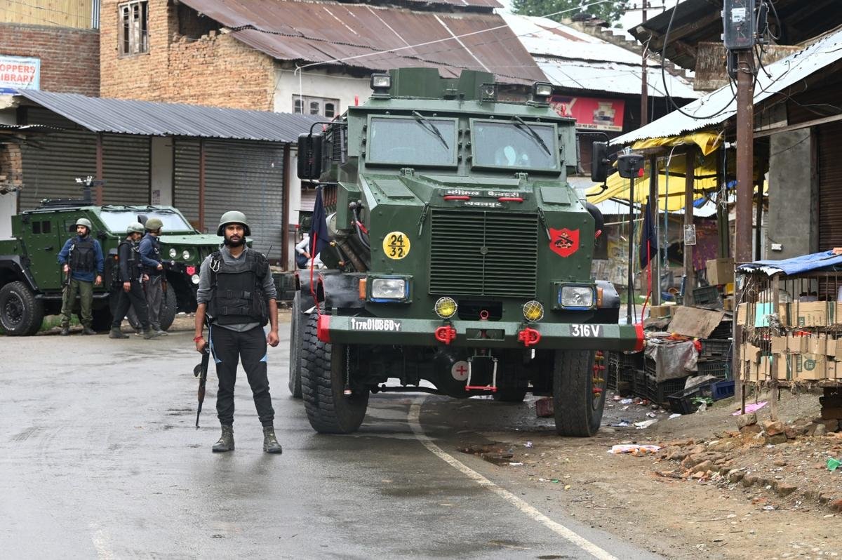 Pahalgam Style attack in Kulgam: कुलगाम में पहलगाम जैसा आतंक का वही पैटर्न? पहचान पूछकर मजदूरों पर बरसाई गोलियां