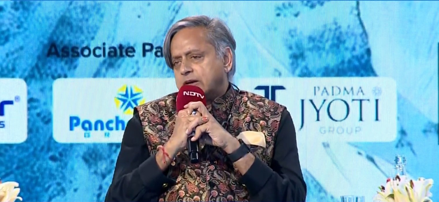 Shashi Tharoor: जेन-जी प्रोटेस्ट पर थरूर ने की भारत के लोकतंत्र की तारीफ
