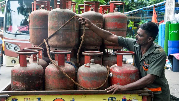 LPG SUPPLY: गैस सप्लाई नहीं रुकेगी, कंपनियों को मिला टारगेट