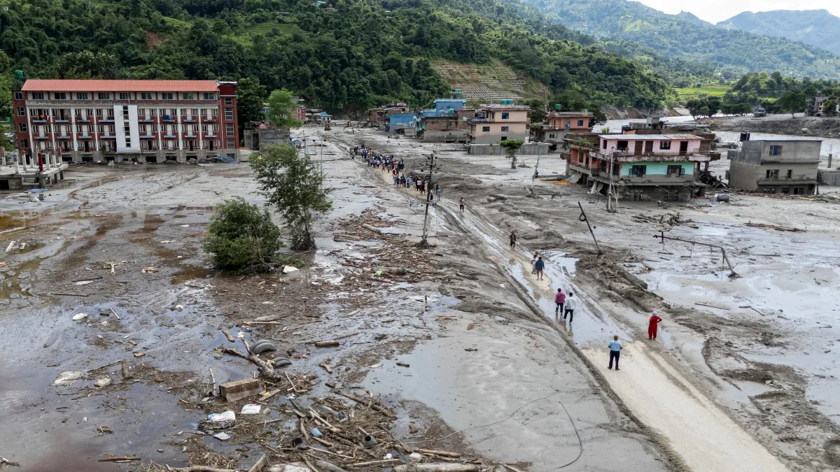 नेपाल-चीन सीमा पर बनी झीलें, फिर बाढ़ का डर