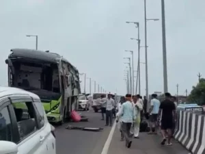 Rajgarh Bus Accident: तेज रफ्तार बस ब्रिज से टकराई, 4 की मौत
