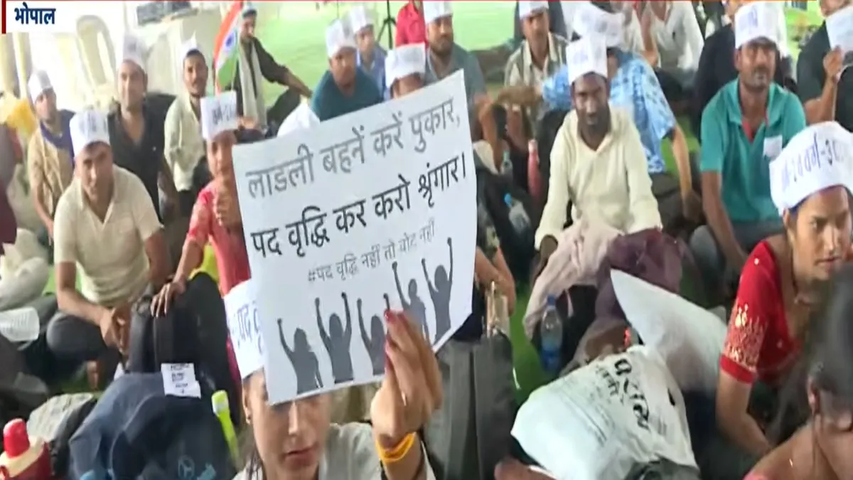 पदवृद्धि की मांग पर भोपाल में धरना जारी