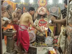 Mahakal Raksha Bandhan: महाकाल को अर्पित हुई 2 फीट की राखी