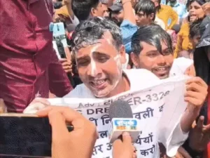 Patna Student Protest: पटना में छात्रों पर चला वाटर कैनन