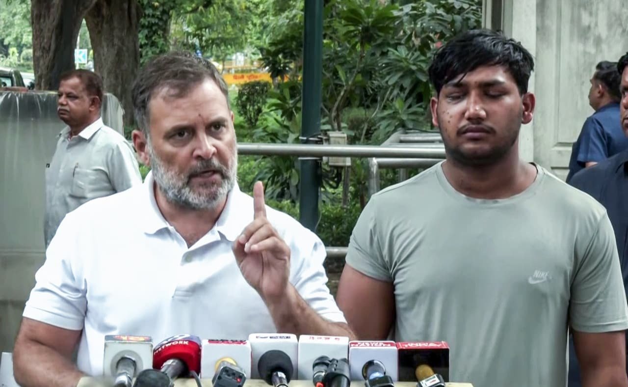 पैलेट गन मामले में राहुल गांधी ने मांगी FIR