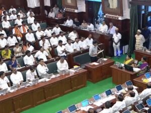 Tamil Nadu CM: विधानसभा में सीएम विजय का अलग अंदाज