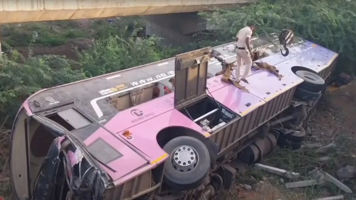 अनंतपुर में बस-ट्रक की भीषण टक्कर