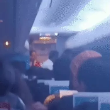 SpiceJet AC Failure: दिल्ली-पुणे स्पाइसजेट फ्लाइट में एसी फेल, भीषण गर्मी से बेहाल हुए यात्री; टेकऑफ से पहले मचा हंगामा