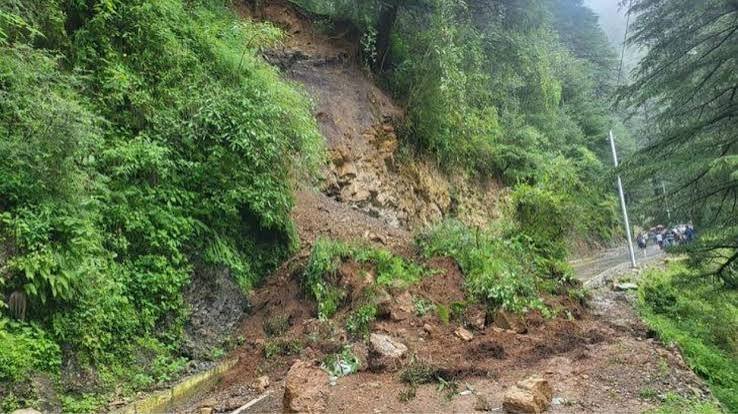 हिमाचल में बारिश से 118 सड़कें बंद