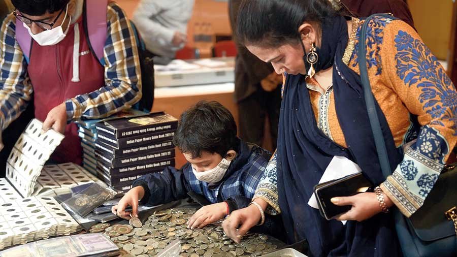 Old Coin: अगर आपके पास भी हैं पुराने सिक्के, तो हो सकते हैं मालामाल! जानिए वायरल वीडियो का पूरा सच