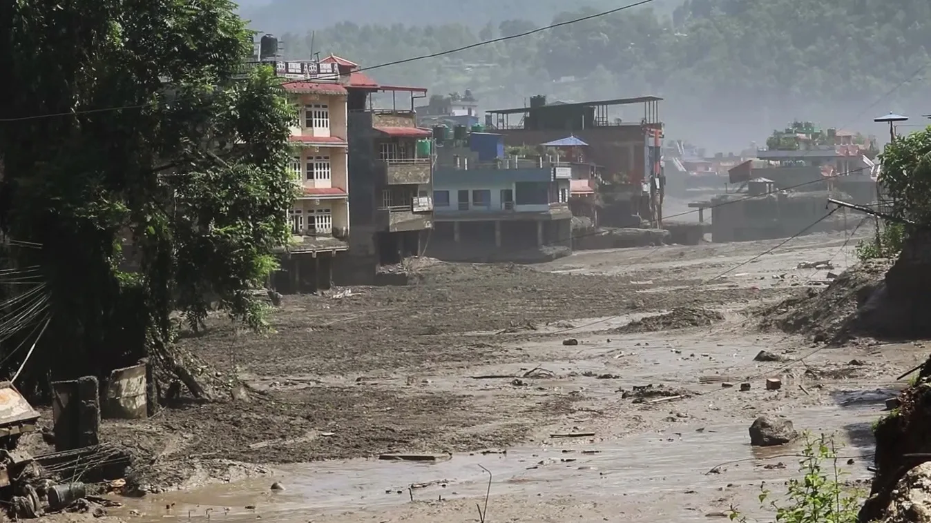 Disaster in Nepal: मौत सामने खड़ी है, मगर वे लाशों से सोना निकाल रहे हैं; आपदा में भी अवसर!