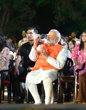 नई दिल्ली पंडित दीनदयाल उपाध्याय की जयंती पर कार्यक्रम, प्रधानमंत्री मोदी 'भजन क्लबिंग' में हुए शामिल https://www.bhaskarhindi.com/other/dilli-pradhanmantri-modi-pandit-deendayal-upadhyaya-ki-110vi-jayanti-par-bhajan-karyakram-mein-shamil-hue-