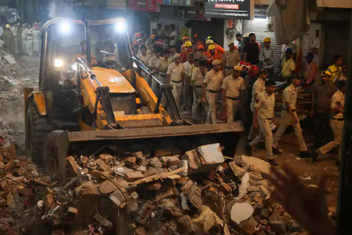 सत्य निकेतन बिल्डिंग हादसे में 6 की मौत