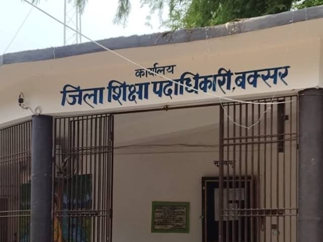 बक्सर में 2 शिक्षकों पर छात्राओं से बदसलूकी का आरोप