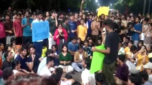 IIT Bombay Student Death: साहिल की मौत के बाद IITs पर उठे बड़े सवाल