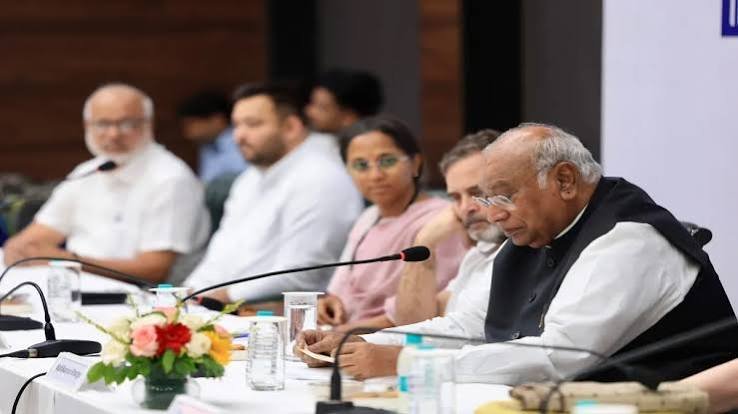 India Alliance Meeting: इंडिया गठबंधन बैठक में SIR पर चर्चा
