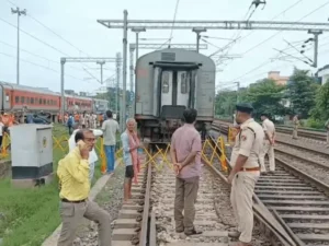 महानंदा एक्सप्रेस हादसे से रेल सेवा प्रभावित