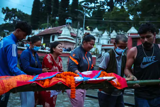 नेपाल बाढ़: 97 साल की बुजुर्ग का रेस्क्यू