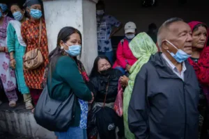 नेपाल बाढ़ के बीच सुरंग से 2 मजदूर निकले