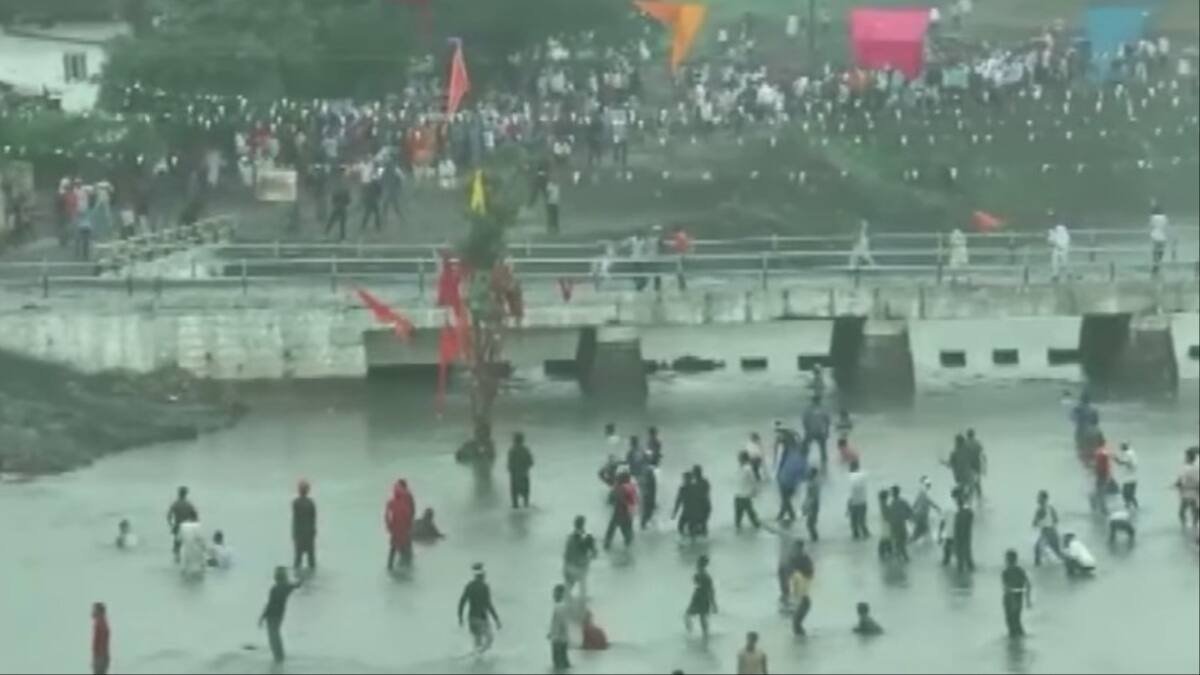 गोटमार मेले में पत्थरबाजी से मची अफरा-तफरी